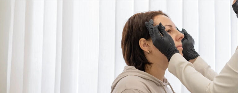 Woman receiving Semi-Permanent Make-Up Treatment